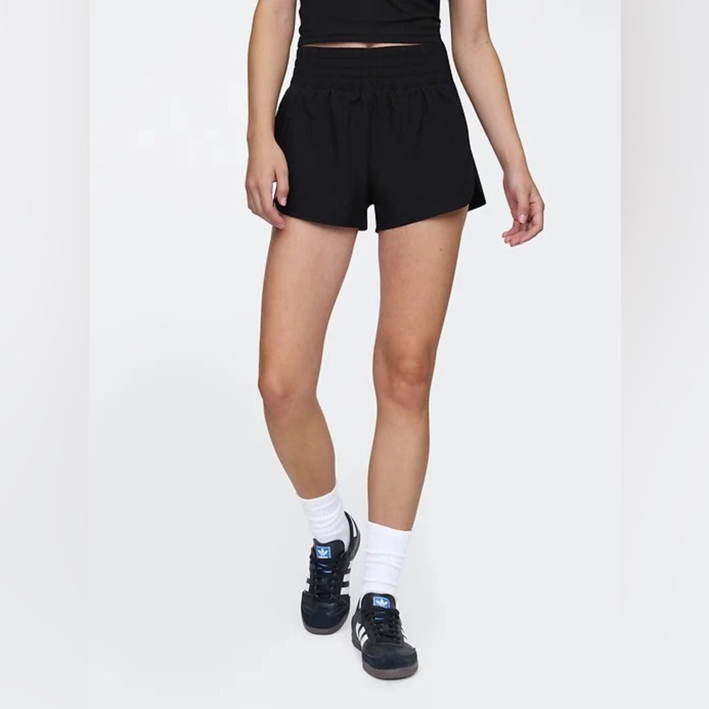 NEW GapFit 3" Mid Rise Runaround‎ Shorts